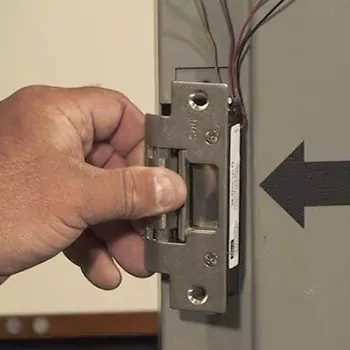 Electric Strike in Oak Ridge, FL