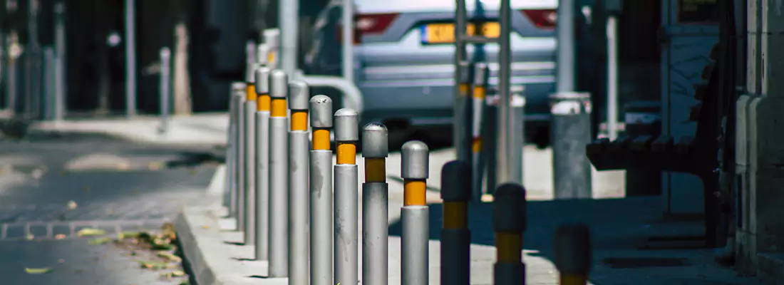 Safe and Convenient Retractable Barrier Column Systems for Properties in Oak Ridge, FL